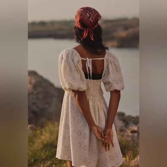 Pilcro Puff-Sleeve Eyelet Romper size small - Picture 3 of 10